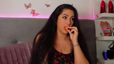 Snapshot of tanyakrosss chatting on 11/26/25, 06:03 Tania online show from 11/26/25, 06:03