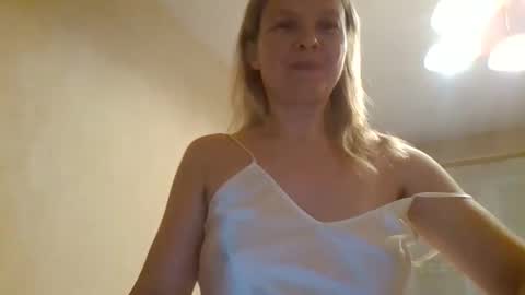 Snapshot of tanystar chatting on 12/17/25, 09:43 tanystar online show from 12/17/25, 09:43