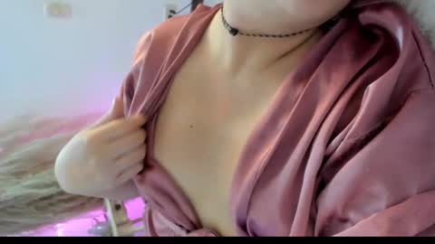 tara__ online show from 12/03/25, 04:27