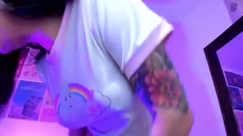 Snapshot of tara_hs chatting on 01/03/25, 02:19 online show from 01/03/25, 02:19