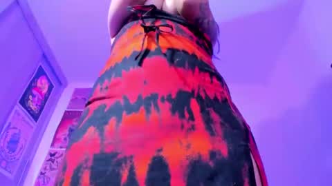 Snapshot of tara_hs chatting on 01/06/25, 02:25 online show from 01/06/25, 02:25