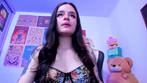 Snapshot of tara_hs chatting on 02/19/25, 11:28 online show from 02/19/25, 11:28