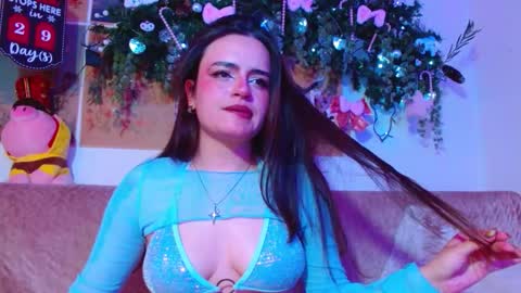 Snapshot of tara_hs chatting on 12/02/25, 02:06 online show from 12/02/25, 02:06