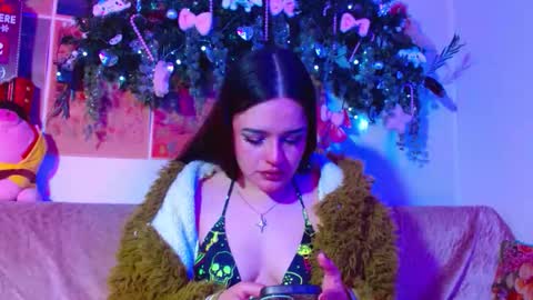 Snapshot of tara_hs chatting on 12/04/25, 01:59 online show from 12/04/25, 01:59