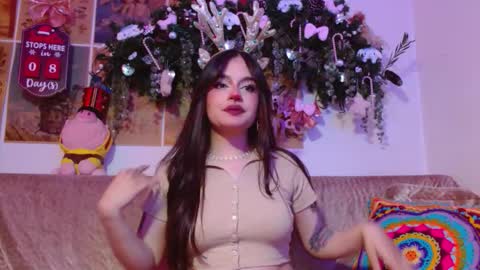 Snapshot of tara_hs chatting on 12/18/25, 12:17 online show from 12/18/25, 12:17