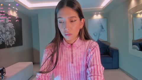 Snapshot of taralawrence chatting on 10/18/25, 04:48 Tara Lawrence online show from 10/18/25, 04:48