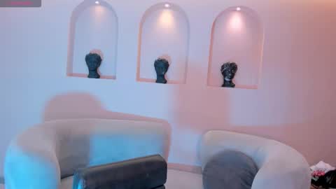 Snapshot of taralawrence chatting on 10/19/25, 03:29 Tara Lawrence online show from 10/19/25, 03:29