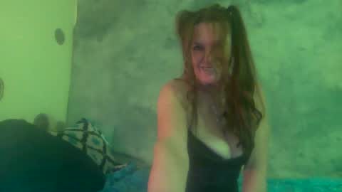 Snapshot of taralynn7136 chatting on 01/09/25, 05:34 tara lynn online show from 01/09/25, 05:34