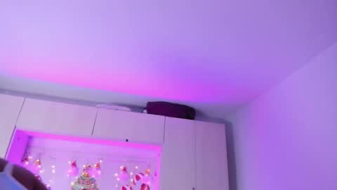  T A R A  online show from 12/17/25, 04:07