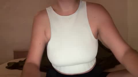 Snapshot of tarcymoon chatting on 06/11/26, 04:32 tracypussy online show from 06/11/26, 04:32