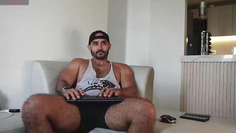 Snapshot of tarek_dan chatting on 09/30/25, 06:57 Tarek online show from 09/30/25, 06:57