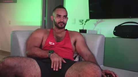 Snapshot of tarek_dan chatting on 10/29/25, 03:14 Tarek online show from 10/29/25, 03:14