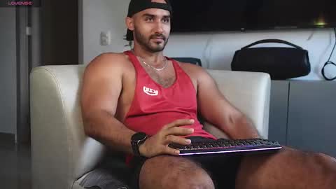 Snapshot of tarek_dan chatting on 11/11/25, 09:15 Tarek online show from 11/11/25, 09:15