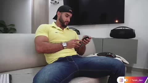Snapshot of tarek_dan chatting on 03/10/26, 12:37 Tarek online show from 03/10/26, 12:37