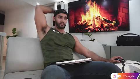 Snapshot of tarek_dan chatting on 03/18/26, 02:04 Tarek online show from 03/18/26, 02:04