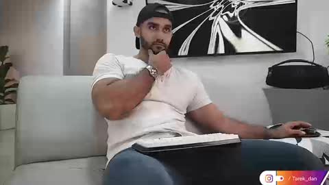 Snapshot of tarek_dan chatting on 03/20/26, 01:32 Tarek online show from 03/20/26, 01:32