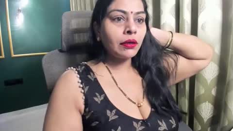 Snapshot of tarivishu23 chatting on 11/11/25, 02:00 tarivishu23 online show from 11/11/25, 02:00