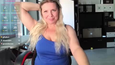 Snapshot of tasha__moon chatting on 10/08/25, 10:24 Tasha  Moon online show from 10/08/25, 10:24