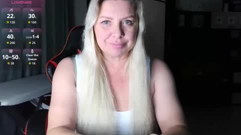 Snapshot of tasha__moon chatting on 10/26/25, 03:29 Tasha  Moon online show from 10/26/25, 03:29