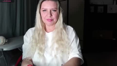 Snapshot of tasha__moon chatting on 10/27/25, 06:12 Tasha  Moon online show from 10/27/25, 06:12