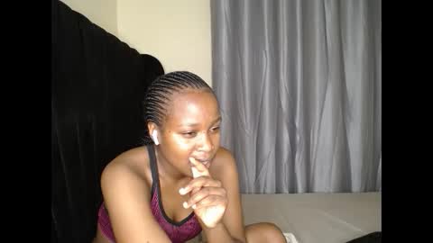 Snapshot of tasha_kimmy chatting on 09/17/25, 06:53 Ireen online show from 09/17/25, 06:53