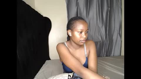 Snapshot of tasha_kimmy chatting on 09/19/25, 06:19 Ireen online show from 09/19/25, 06:19