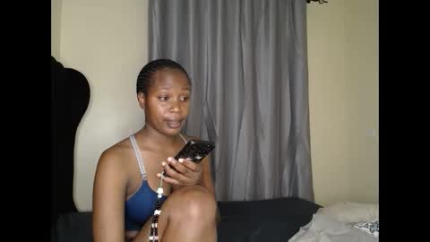 Snapshot of tasha_kimmy chatting on 10/01/25, 04:02 Ireen online show from 10/01/25, 04:02