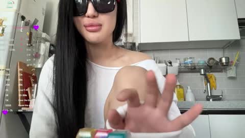 Viola online show from 06/05/26, 01:23