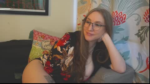 Snapshot of task_manager chatting on 10/10/25, 01:43 Vivian Clark online show from 10/10/25, 01:43