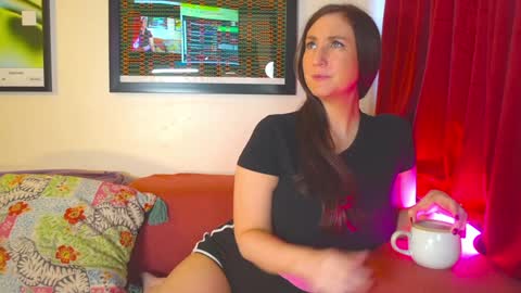 Snapshot of task_manager chatting on 11/09/25, 02:04 Vivian Clark online show from 11/09/25, 02:04