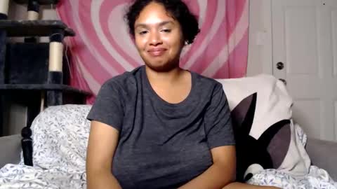 Snapshot of tasteekitty chatting on 10/27/25, 06:17 Tastee Kitty online show from 10/27/25, 06:17