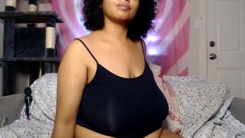 Snapshot of tasteekitty chatting on 11/01/25, 12:12 Tastee Kitty online show from 11/01/25, 12:12