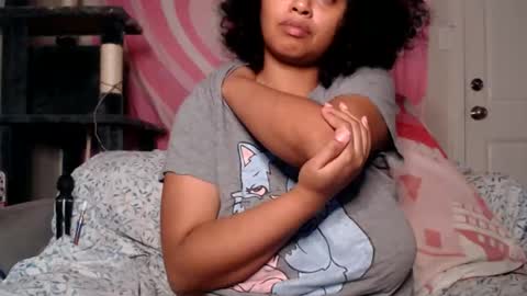 Snapshot of tasteekitty chatting on 11/02/25, 09:00 Tastee Kitty online show from 11/02/25, 09:00