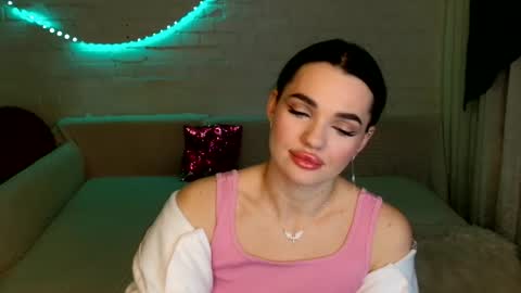 Snapshot of tasty_babyy chatting on 12/17/25, 02:01 tasty_babyy online show from 12/17/25, 02:01