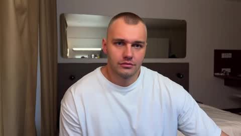 Snapshot of tasty_justin chatting on 09/19/25, 04:36 My shows 2100500 UTC3 online show from 09/19/25, 04:36