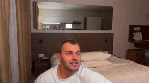 Snapshot of tasty_justin chatting on 10/24/25, 04:53 My shows 2100500 UTC3 online show from 10/24/25, 04:53