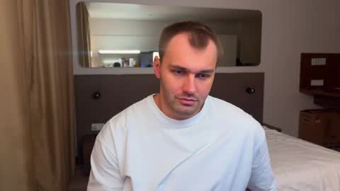 Snapshot of tasty_justin chatting on 11/14/25, 04:44 My shows 2100500 UTC3 online show from 11/14/25, 04:44