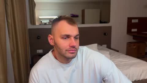 Snapshot of tasty_justin chatting on 11/18/25, 06:01 My shows 2100500 UTC3 online show from 11/18/25, 06:01