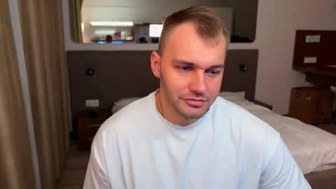 Snapshot of tasty_justin chatting on 12/05/25, 06:37 My shows 2100500 UTC3 online show from 12/05/25, 06:37