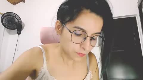 Snapshot of tata20_ chatting on 11/25/25, 01:27 tatabebe online show from 11/25/25, 01:27