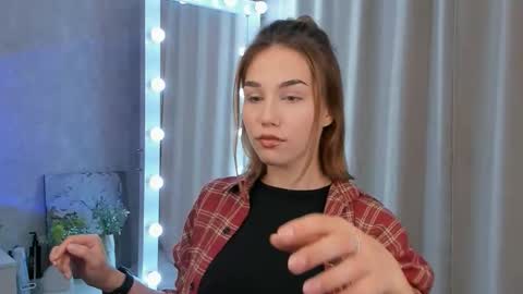 Snapshot of tate_angel chatting on 09/14/25, 06:18 Tate online show from 09/14/25, 06:18