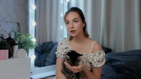 Snapshot of tate_angel chatting on 09/17/25, 06:42 Tate online show from 09/17/25, 06:42