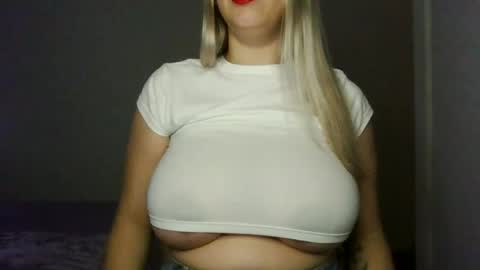 Snapshot of tateisblonde chatting on 03/08/26, 10:35 tateisblonde online show from 03/08/26, 10:35