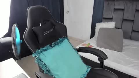 Snapshot of tati_jones chatting on 11/21/25, 07:56 Tatiana online show from 11/21/25, 07:56