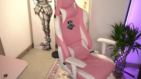 Snapshot of tatiana__cortes18 chatting on 09/15/25, 05:02 Sofia  But You can call me Sofi online show from 09/15/25, 05:02