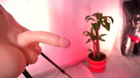 Snapshot of tatiana_monroe chatting on 04/27/26, 02:04 Hey Im Tatiana online show from 04/27/26, 02:04