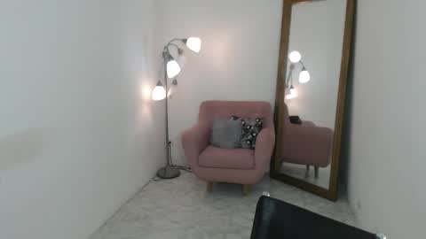 Snapshot of tatiana_oconell2 chatting on 05/05/26, 01:57 isabel online show from 05/05/26, 01:57
