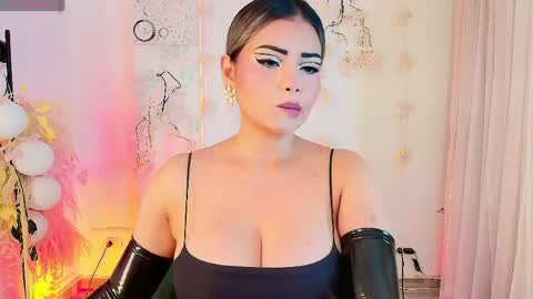 Snapshot of tatiana_ruiiz chatting on 04/14/26, 10:27 Tatiana online show from 04/14/26, 10:27