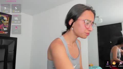 Snapshot of tatiana_valencia chatting on 01/25/25, 04:24 Tati online show from 01/25/25, 04:24
