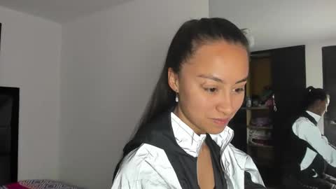Snapshot of tatiana_valencia chatting on 01/30/25, 11:33 Tati online show from 01/30/25, 11:33